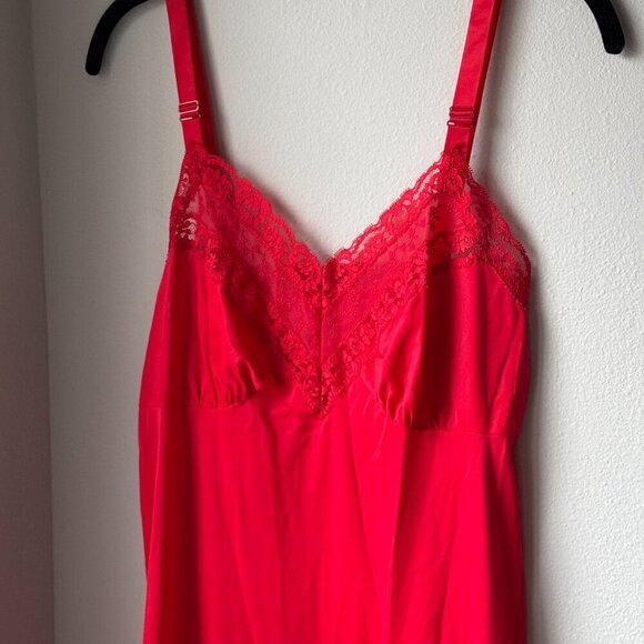 Vintage Lorraine Red Lace Nighty - Picture 2 of 7